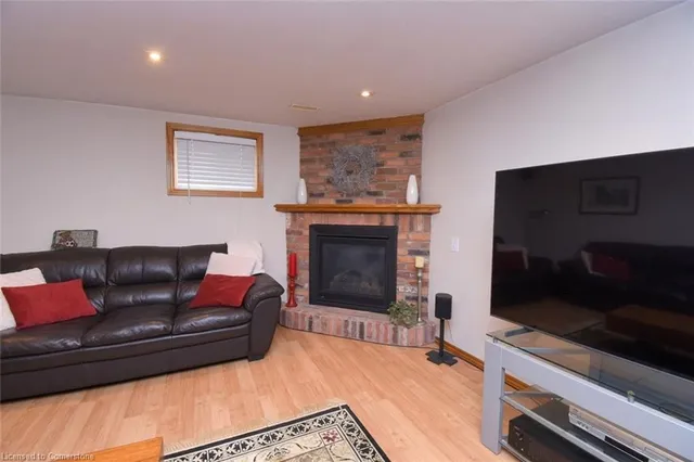 Additional image 24 of 2 Lobo Crt