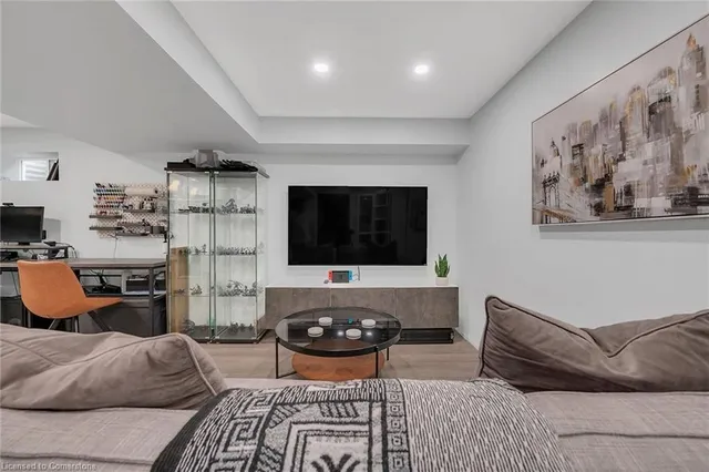 Additional image 30 of 1550 Newlands Cres Unit 11