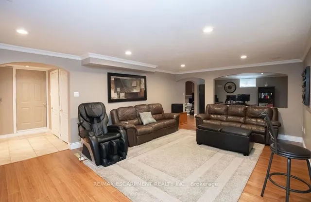 Additional image 36 of 10 Shadeland Cres