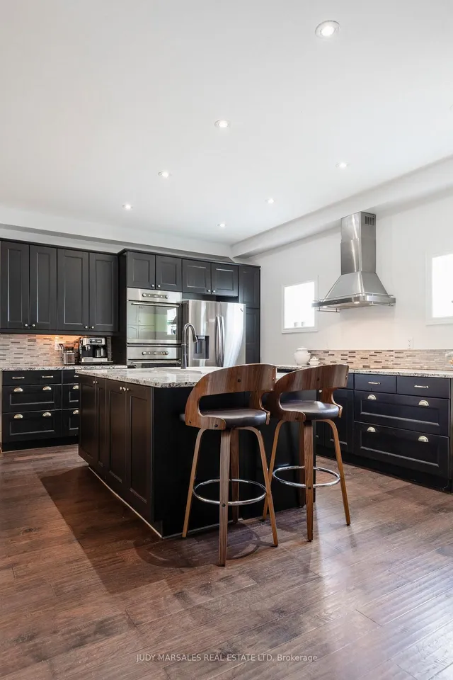 Additional image 10 of 100 Beddoe Dr Unit 21