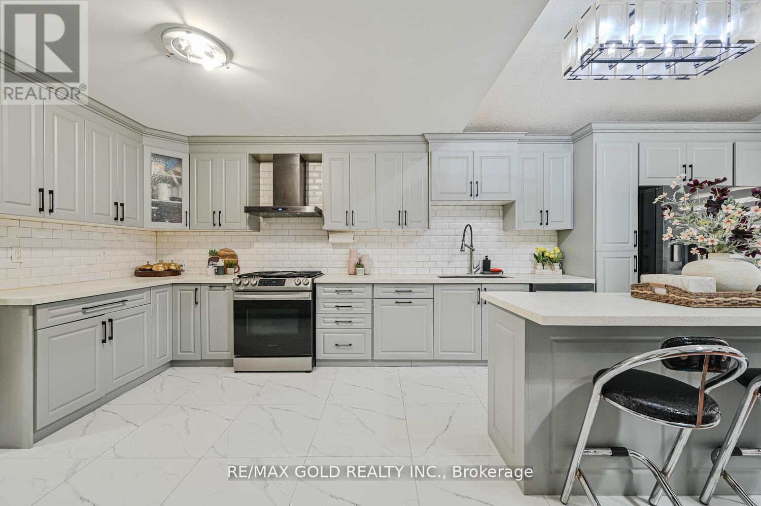 111 MINT LEAF BOULEVARD|Brampton (Sandringham-Wellington), Ontario L6R2Y9