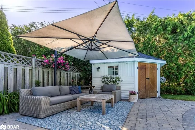 Additional image 37 of 247 Elmhurst Cres