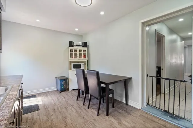 Additional image 9 of 30 Robins Ave