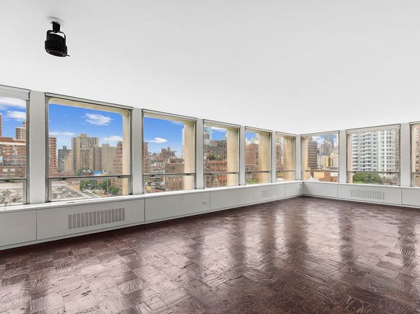 300 E 33rd St, New York, NY 