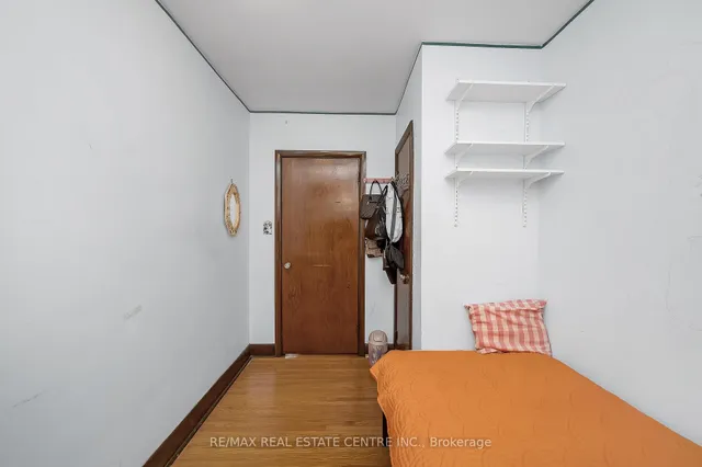 Additional image 14 of 676 Upper Wentworth St