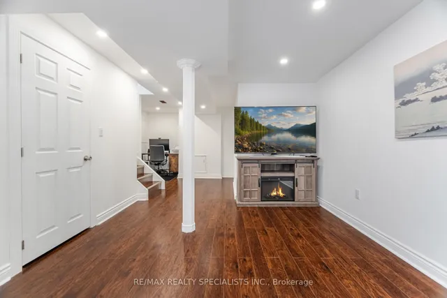 Additional image 34 of 21 Silo Crt