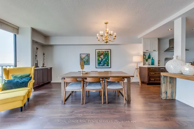 Additional image 23 of 33 Harbour Sq Unit 1032