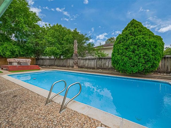 10315 Sun City Ct, Houston, TX 77099