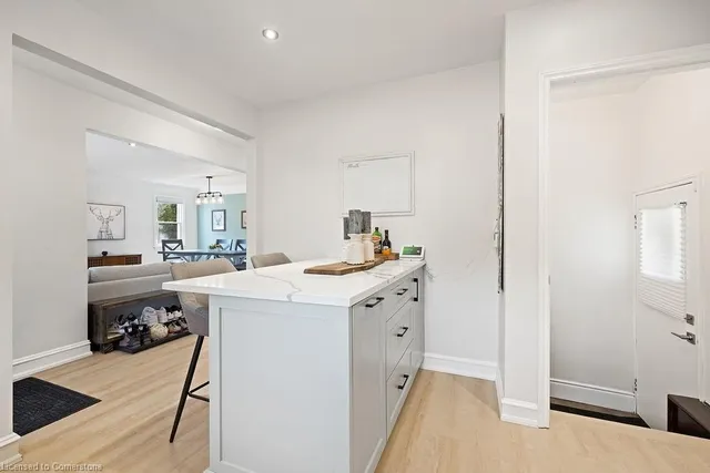 Additional image 22 of 32 Cumming Crt