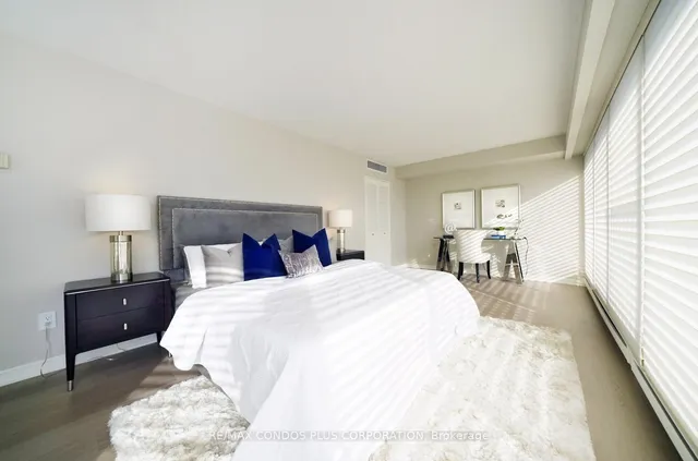 Additional image 16 of 55 Harbour Sq Unit 1917