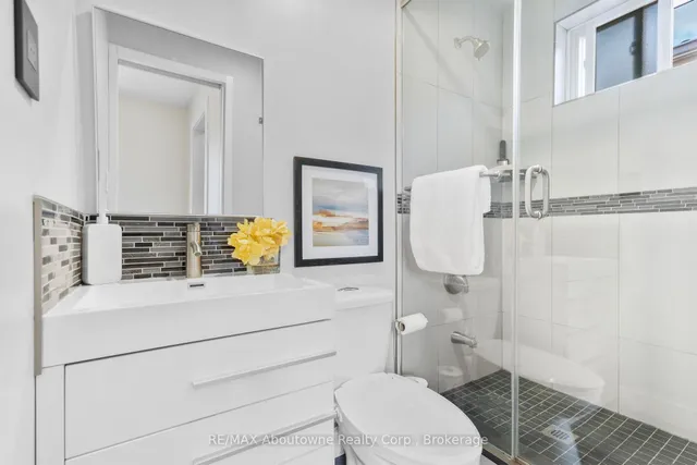 Additional image 18 of 17 Adam St