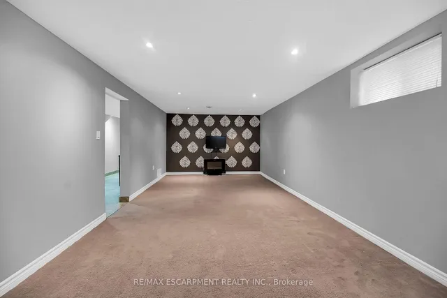 Additional image 32 of 70 Deschene Ave