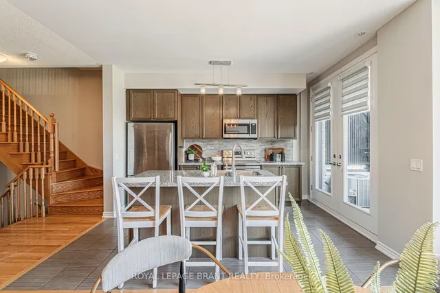 房产图片 11 - 422 Athabasca Common