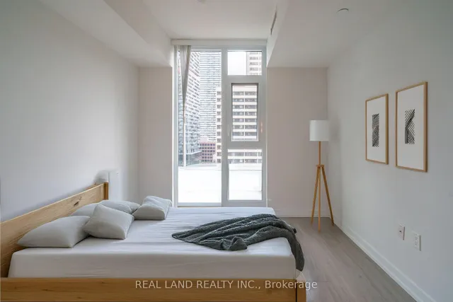 Additional image 8 of 33 Helendale Ave Unit 814