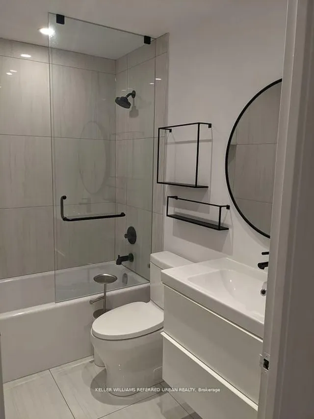 Additional image 7 of 3000 Bathurst St Unit 110