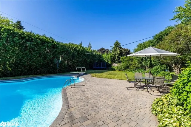 Additional image 42 of 247 Elmhurst Cres