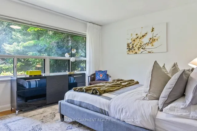 Additional image 17 of 237 Albion Ave