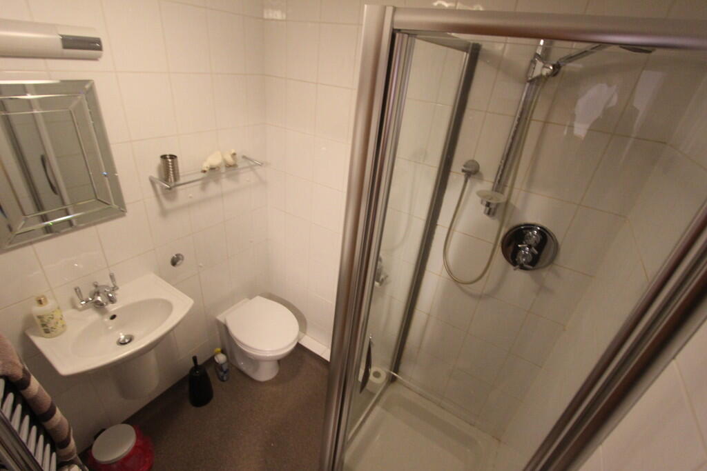 Additional image 6 of Room 4 , 44 Holly Lane