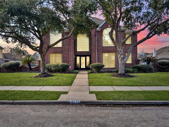 2110 Five Iron Dr, Houston, TX 77089