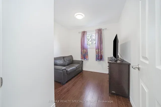 Additional image 17 of 38 Ellis Dr