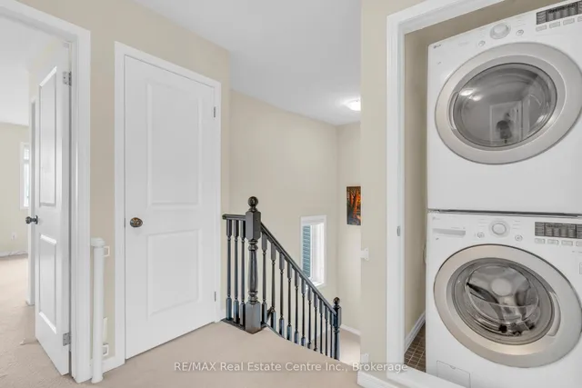 Additional image 32 of 939 Zeller Cres