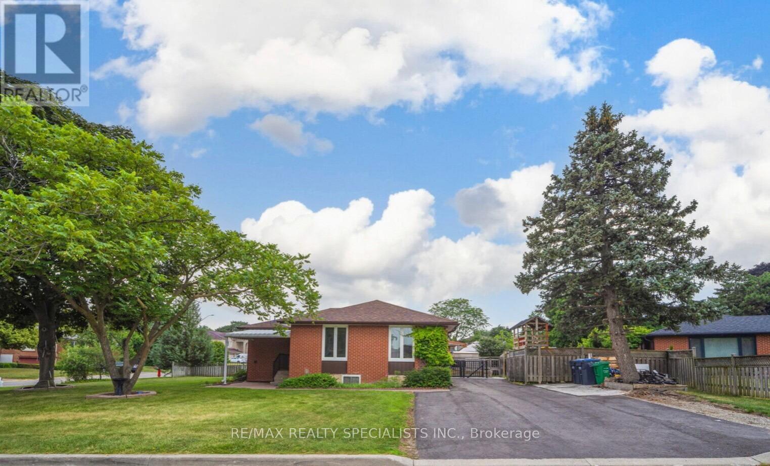 2 DUNSTER CRESCENT|Brampton (Southgate), Ontario L6T3J7