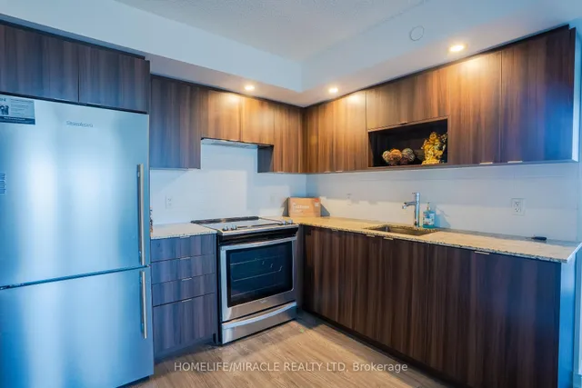 Additional image 19 of 225 Village Green Sq Unit 1708