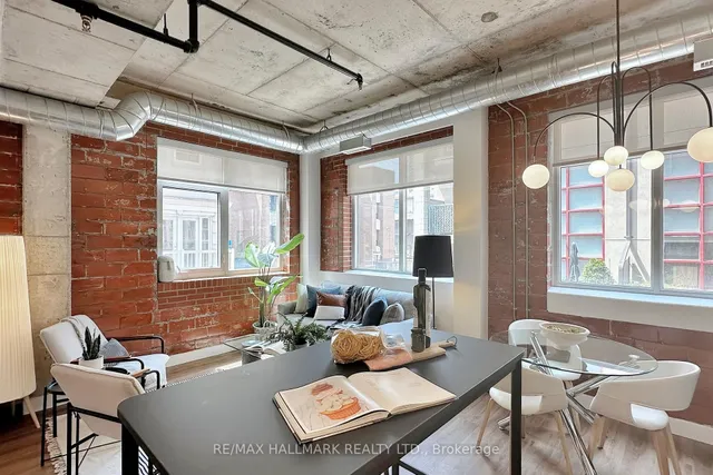 10 Wellesley Pl Unit 206