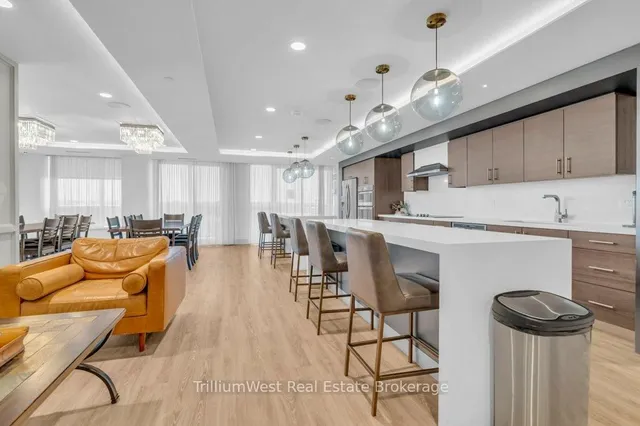 Additional image 32 of 1050 Main St Unit 1004