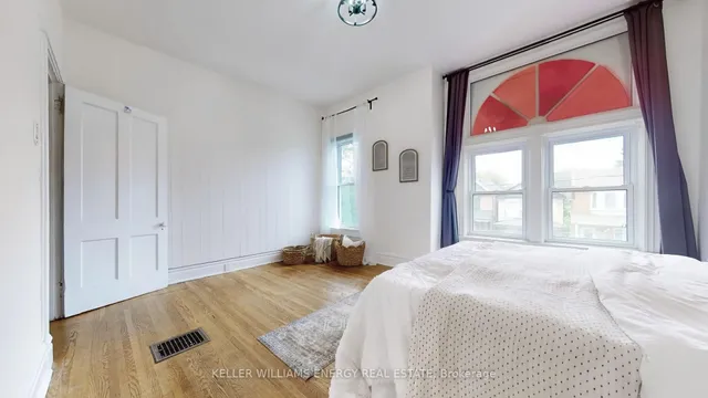 Additional image 19 of 511 Perth Ave