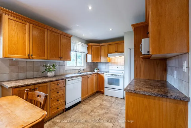 Additional image 13 of 6 DEAN Ave