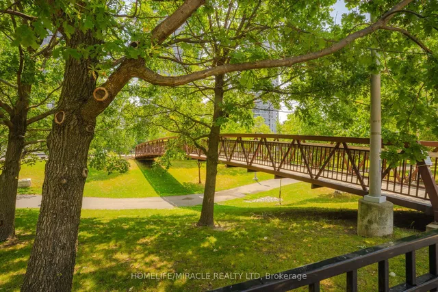 Additional image 33 of 225 Village Green Sq Unit 1708