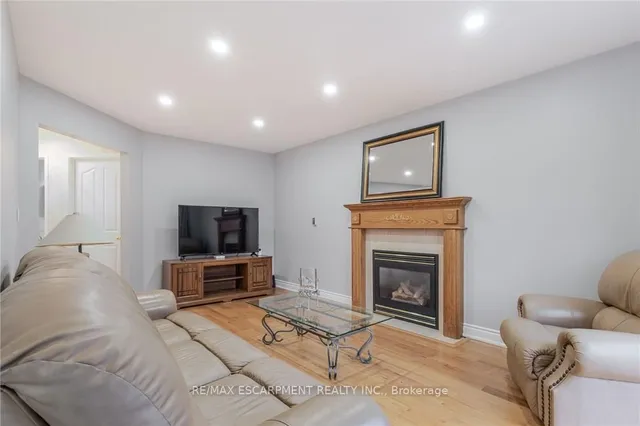 Additional image 21 of 42 Hillgarden Dr