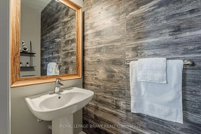 房产图片 8 - 422 Athabasca Common