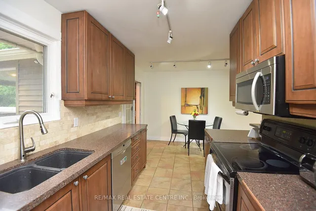 房产图片 7 - 405 Erindale Dr