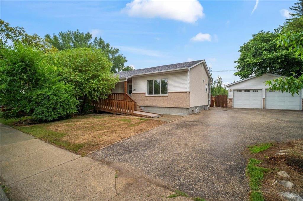 Primary image of 471 St Charles Street|Winnipeg, Manitoba R3K1T9