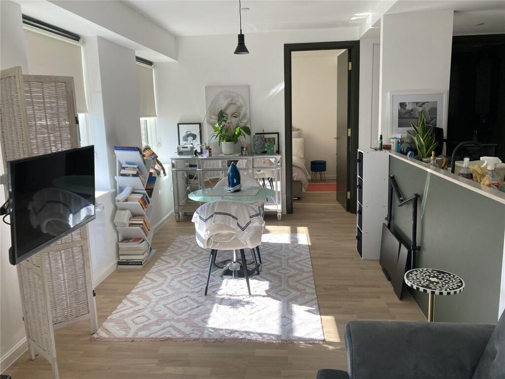 Additional image 2 of Blackhorse House, 36 Salisbury Square, Old Hatfield, AL9