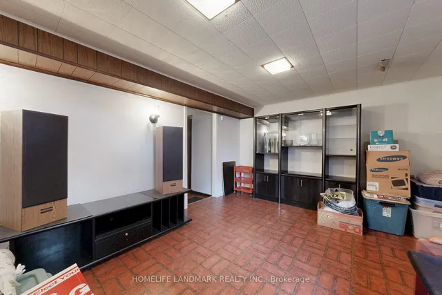 Additional image 43 of 32 L'amoreaux Dr