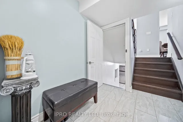 Additional image 34 of 14 Saddleback Sq