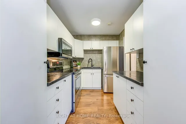 房产图片 8 - 1008 Falgarwood 街 02 单元