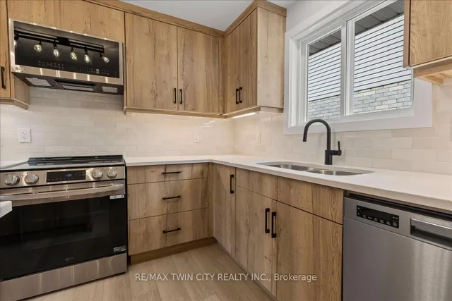 Additional image 10 of 2 Pipers Green Crt