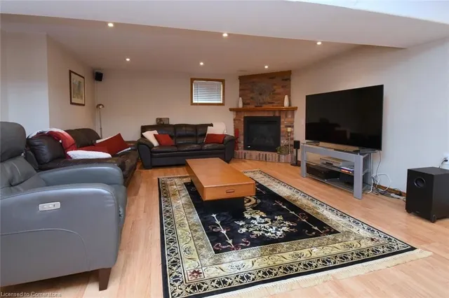 Additional image 23 of 2 Lobo Crt