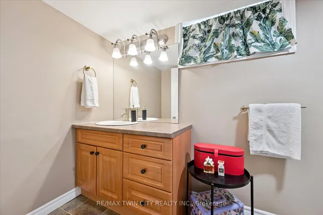 Additional image 30 of 66 Cherry St