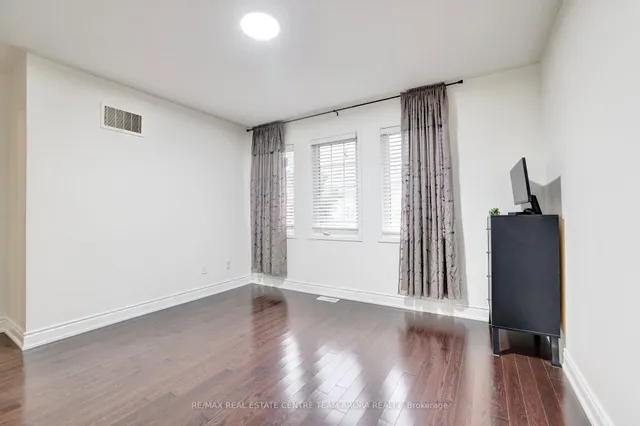 Additional image 35 of 329 Brisdale Dr