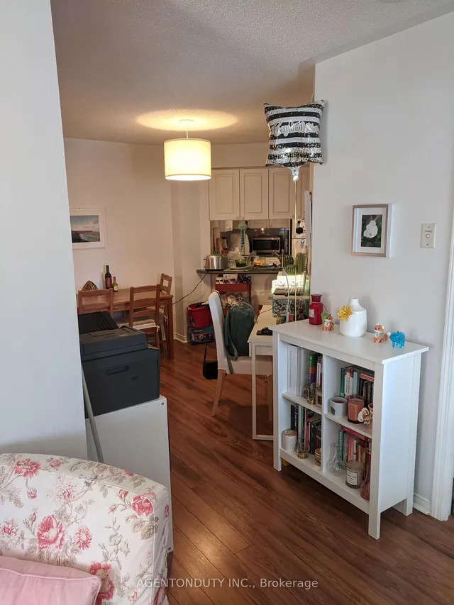 Additional image 18 of 909 Bay St Unit 607