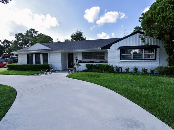 5666 Overbrook Ln, Houston, TX 77056