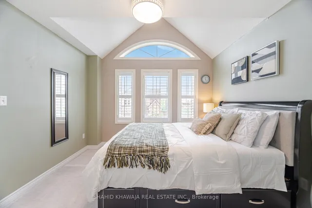 Additional image 28 of 355 Bessborough Dr