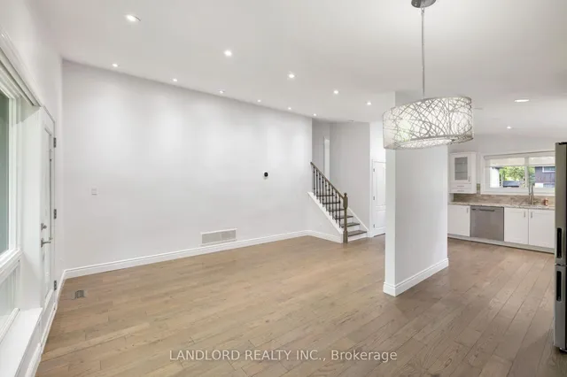 Additional image 29 of 34 Lyncroft Dr