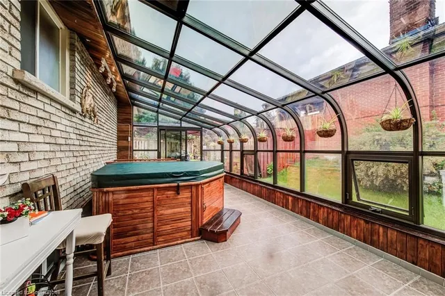 Additional image 43 of 170 Martinglen Cres