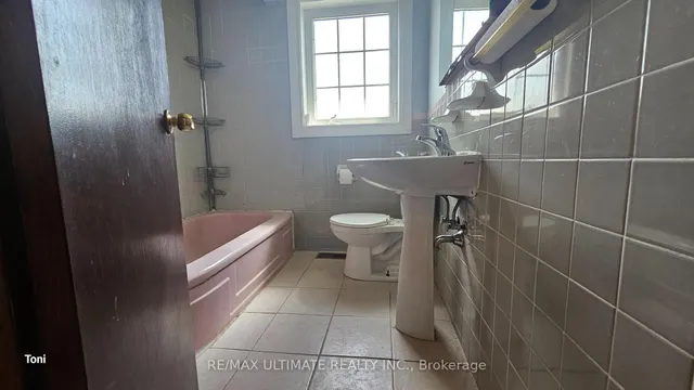 Additional image 16 of 300 Earlscourt Ave